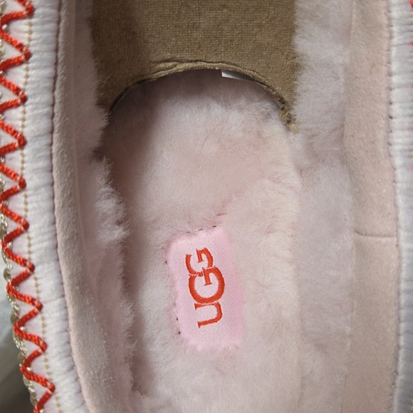Ugg Tazz Love '26 Limited Edition - Picture 8 of 16